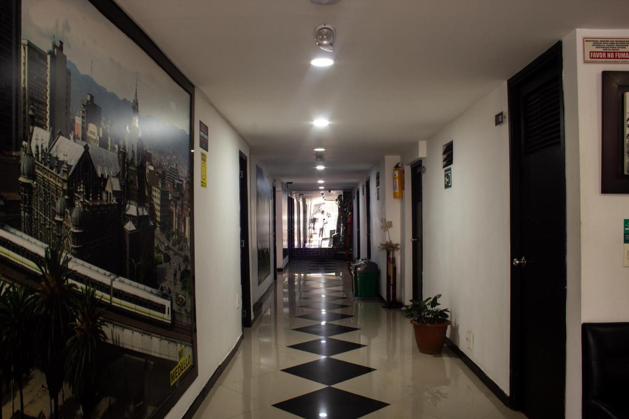 Hotel Laureles De Aburra Medellín Kültér fotó
